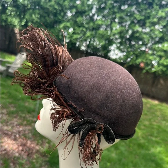1940’s Vintage Ostrich Feathered Hat - Picture 3 of 6